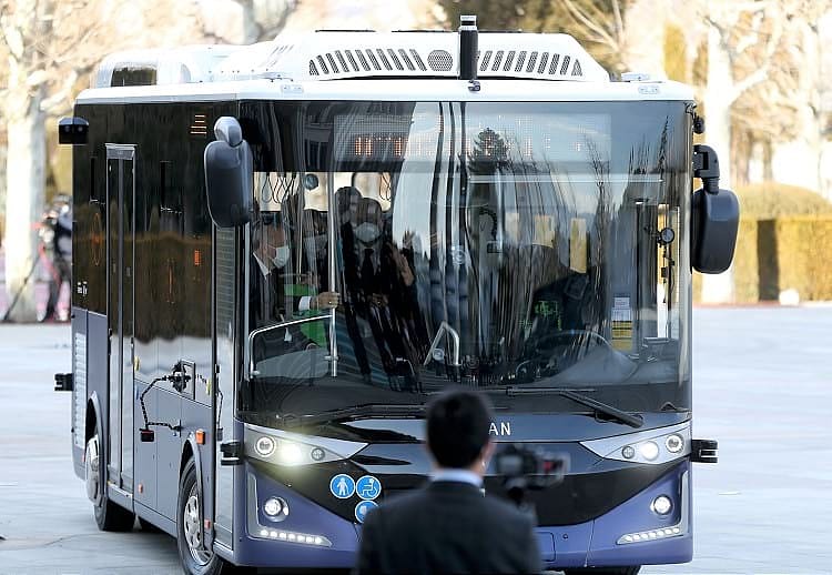 Türkiye'nin ilk sürücüsüz elektrikli otobüsü tanıtıldı-0