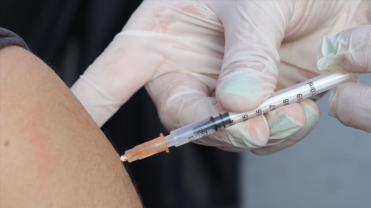 İngiltere listeyi güncelledi: 4 aşıdan birini yaptırana seyahat onayı