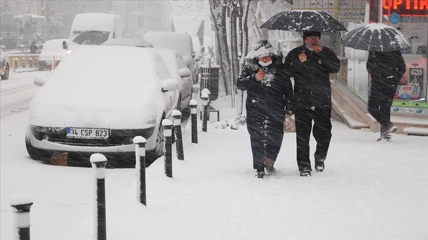 İstanbul’da yeni kar önlemleri açıklandı, 'pazartesi' için uyarı geldi: 'Okulların tatil edilmesi düşünülebilir'