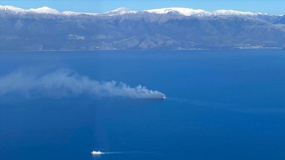 Yunanistan'da yangın çıkan feribotta ulaşılamayan Türk vatandaşı kurtarıldı