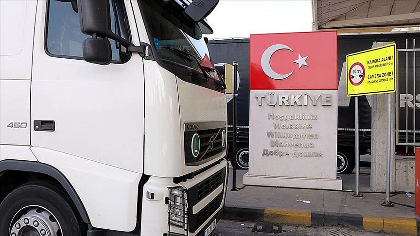 Gümrük kapılarında rekor tır geçişi