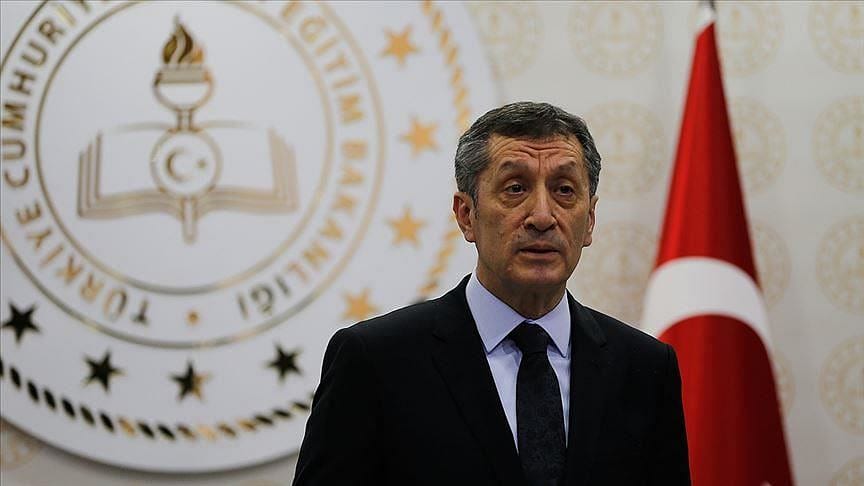 Milli Eğitim Bakanı Selçuk: Ders ortamı evlere taşınacak
