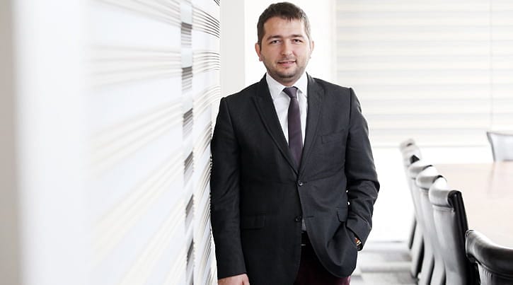 Anavarza Bal, Çin'e uzanıyor