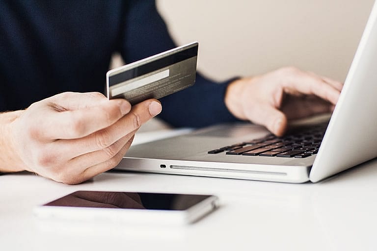 Her iki bankacılık işleminden biri online ortamda gerçekleşiyor