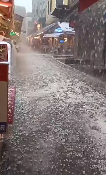 İstanbul'da dolu ve kuvvetli yağış: Meteorolojinin 5 günlük tahminleri-0