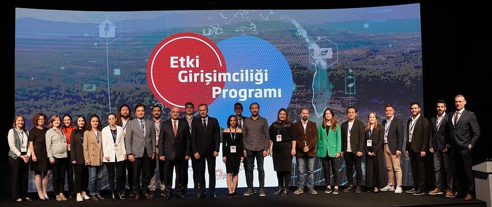 Vehbi Koç Vakfı ve Türkiye İş Bankası'nın Etki Girişimciliği Programı mezunlarını verdi