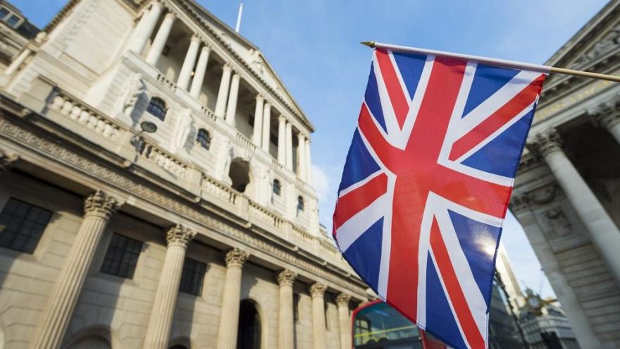 İngiltere Merkez Bankası faizi rekor düşük seviyede bıraktı