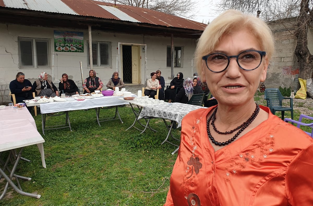 Emekli olup köyüne yerleşti, kurduğu kooperatif kadınlara ek gelir yarattı