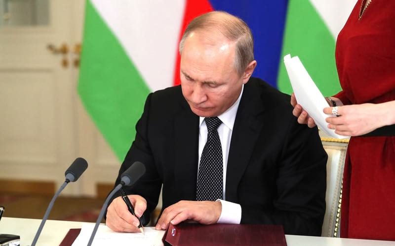 Putin imzaladı: Ruble ile ödeme yapmayana gaz yok