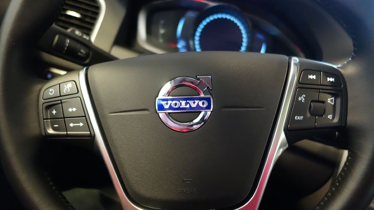 Volvo logosunu değiştirdi
