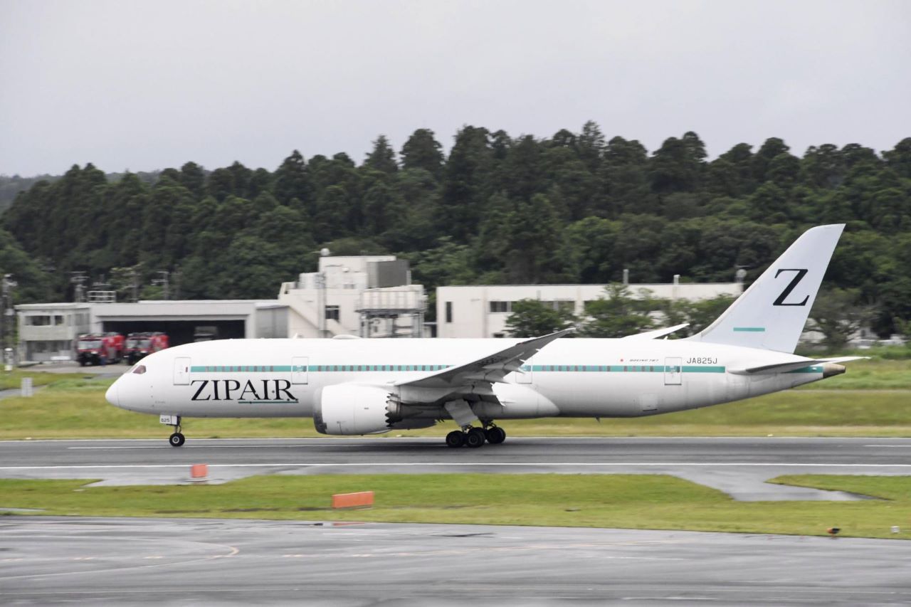 Japon havayolu firması yanlış anlaşılabilir diye logosundan 'Z'yi çıkartıyor