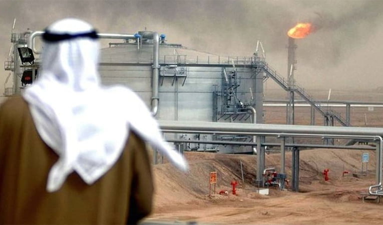 Suudi Arabistan'a petrol darbesi
