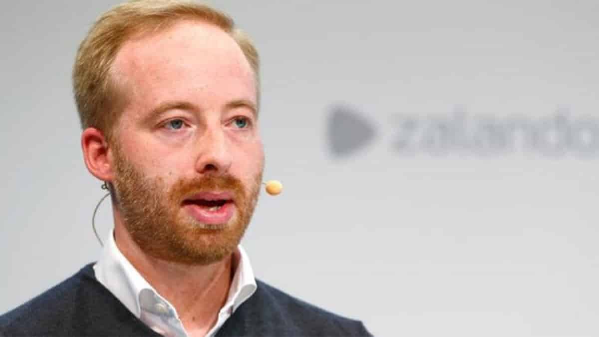 Ünlü markanın CEO'su eşinin kariyerine öncelik vermek için işini bırakıyor-0