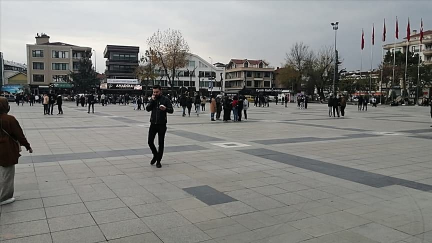 Düzce'de 5 büyüklüğünde deprem... Çevre illerde de hissedildi