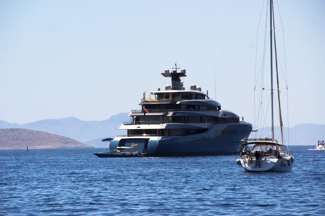 Ünlü milyarderin süper lüks yatı Bodrum'a geldi