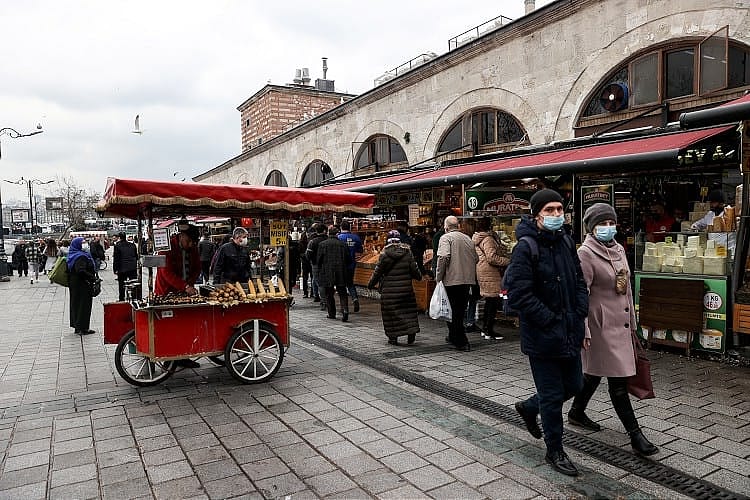 İstanbul'da gündüz binlerce kişiyi ağırlayan mahallede 15 kişi yaşıyor-1