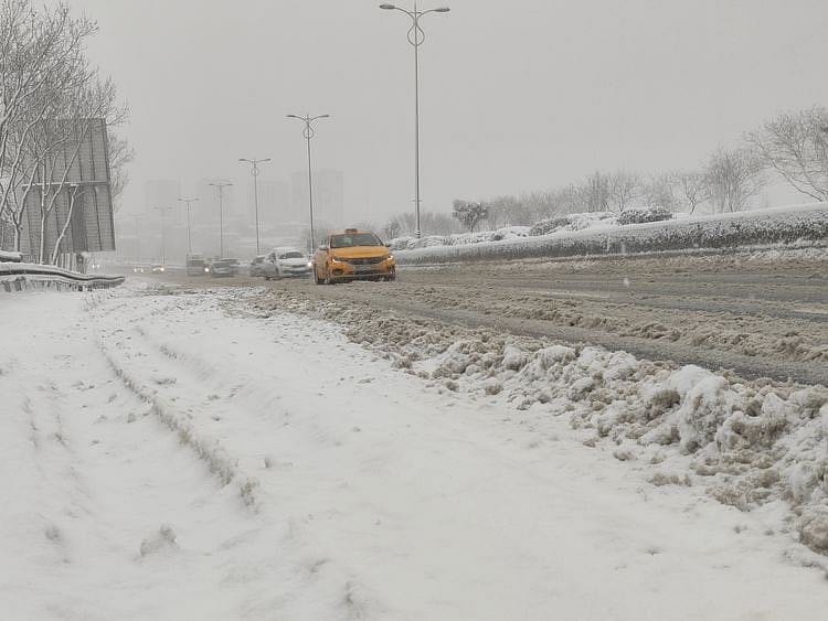 İstanbul’da yeni kar önlemleri açıklandı, 'pazartesi' için uyarı geldi: 'Okulların tatil edilmesi düşünülebilir'-2
