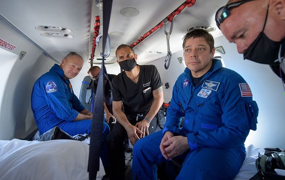 45 yıl sonra ilk: NASA astronotları SpaceX kapsülü ile Dünya'ya döndü-1