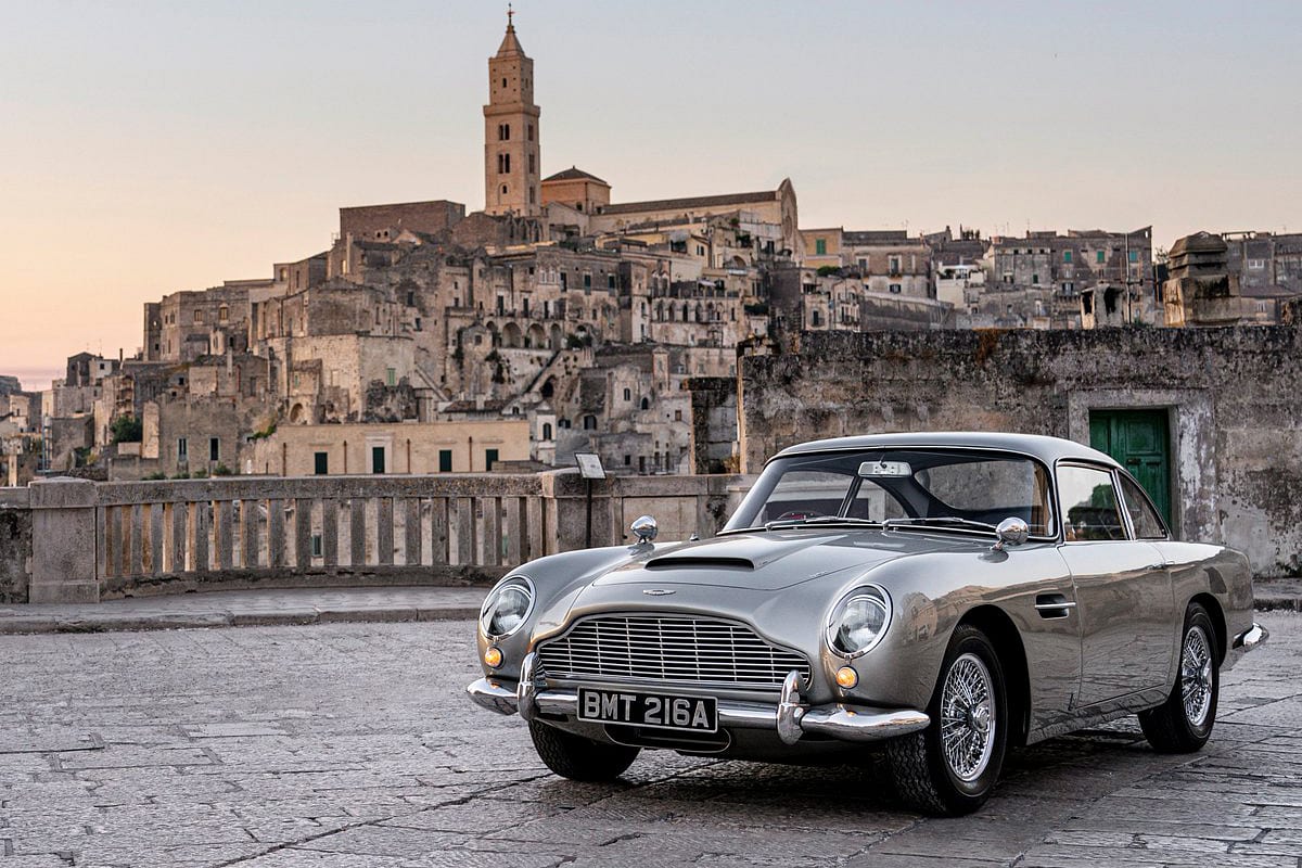 James Bond'un otomobili açık artırmaya çıkıyor-0