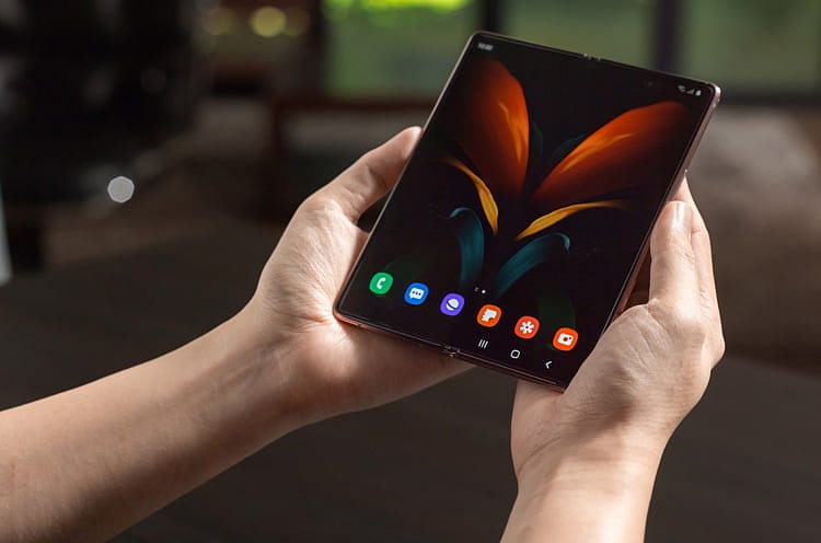 Samsung’un katlanabilir cihazı Galaxy Z Fold2 piyasaya sunuldu!-1
