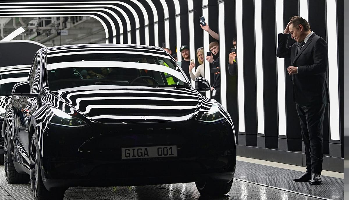 Milyarlarca dolar kaybetti... Musk'a göre 'devasa para fırınları'