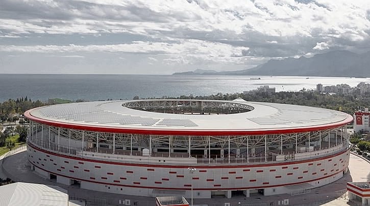 'Güneş enerjili' stadyumundan 600 hanenin yıllık elektrik ihtiyacı karşılanıyor