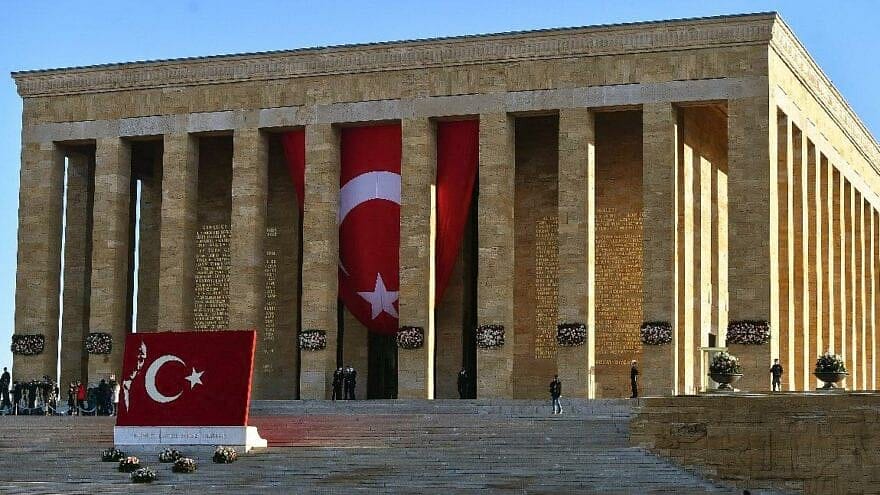 10 Kasım resmi tatil mi? Bankalar, okullar, hastaneler açık mı?