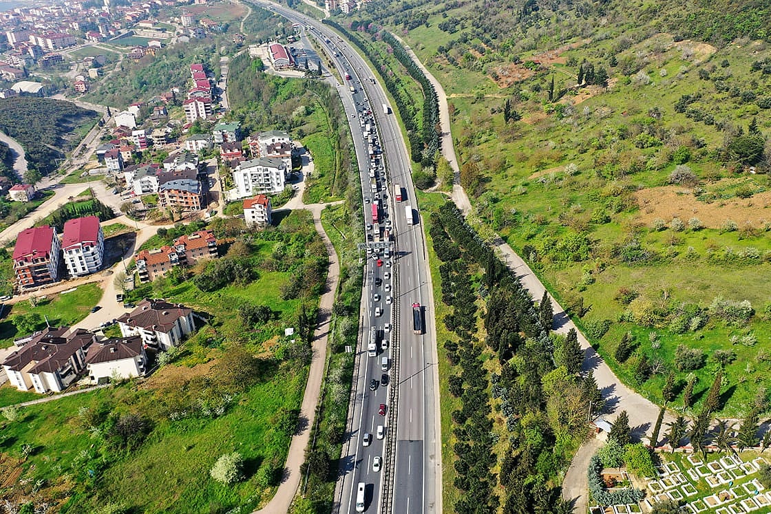 Anadolu Otoyolu'nda 'tam kapanma' öncesi trafik yoğunluğu arttı-0