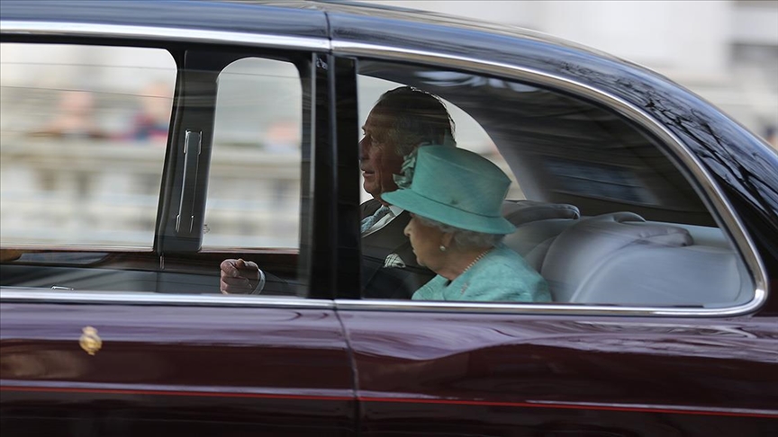 Kraliçe Elizabeth'in oğlu Charles İngiltere Kralı oldu: Kullanacağı isim de duyuruldu