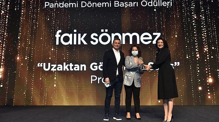 Faik Sönmez'e 'Pandemi Başarı Ödülü'