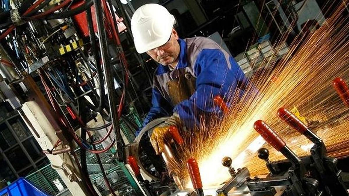 PMI sekiz ayın en düşüğünde