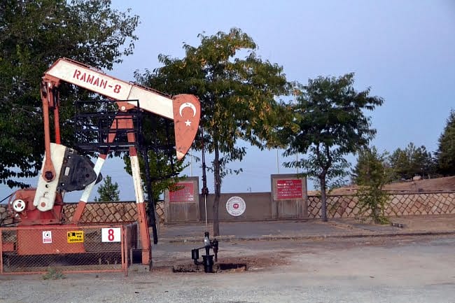 Emektar kuyudan 72 yıldır petrol çıkarılıyor