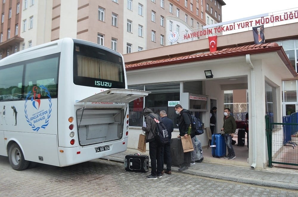 Yeni genelge: Karantinadan kaçanlar yurtlara yerleştirilecek