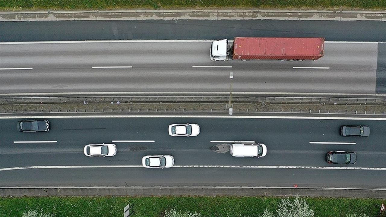 Otoyollarda yeni hız sınırı bugün başladı: Otoyollarda yeni hız limiti kaç oldu?