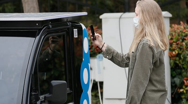 Elektrikli mini araç, 'paylaşımlı' olarak İzmir'de yollara çıktı-0