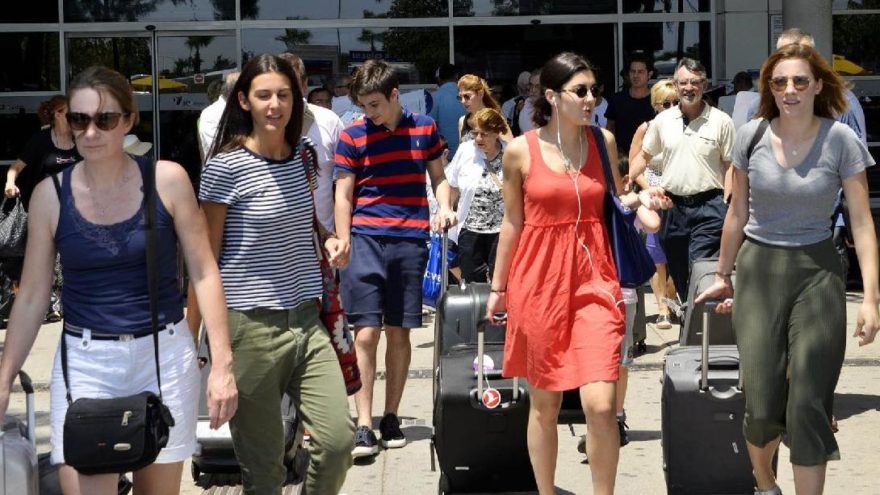 Antalya'ya gelen turist sayısı 5 milyona yaklaştı