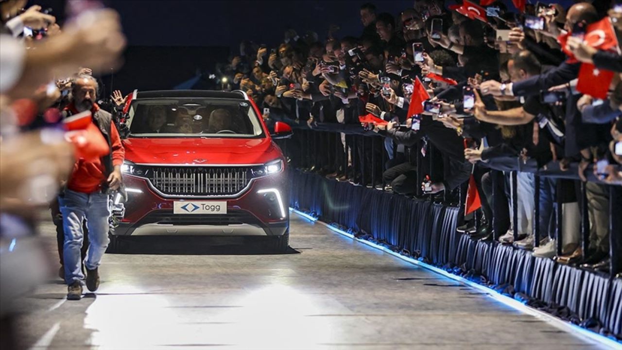 İlk Togg C SUV banttan indi: Sıradaki modeller C-Sedan ve C-X Coupé tasarımları da gösterildi