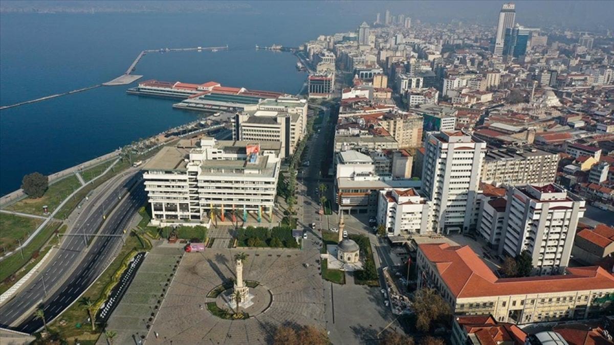 İzmir'de iş yerleri kiraya verilecek: İşte ücretleri