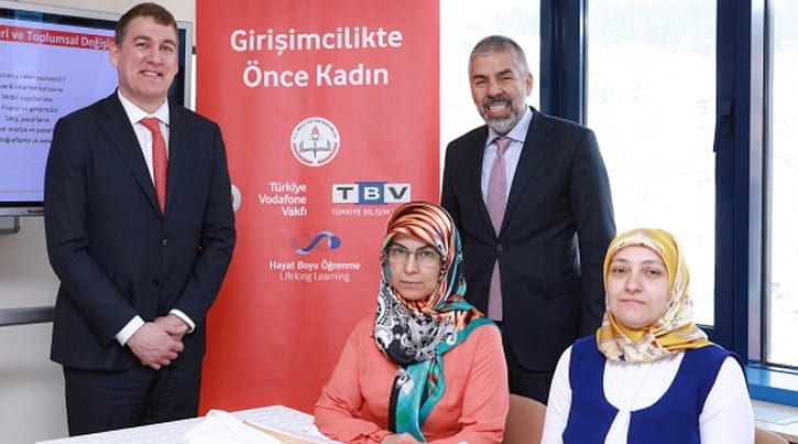 Vodafone 'önce kadın' diyor