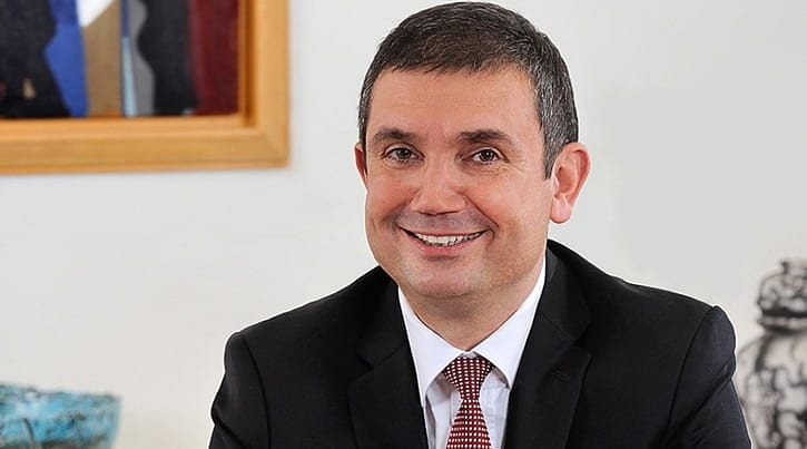 Eczacıbaşı'nda bayrak değişimi