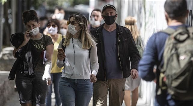 Koronavirüs Bilim Kurulu üyesinden maske ve aşı açıklaması