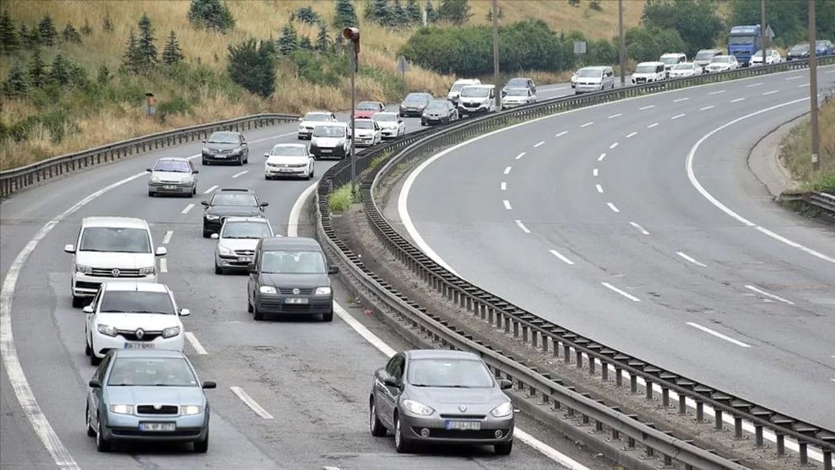 1 Temmuz'da başlıyor... Otoyollarda hız sınırı yükseltildi