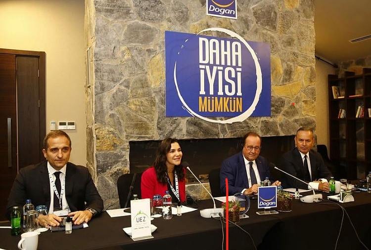 Fransa Eski Cumhurbaşkanı Hollande, UEZ’de iş dünyası liderleriyle bir araya geldi-0
