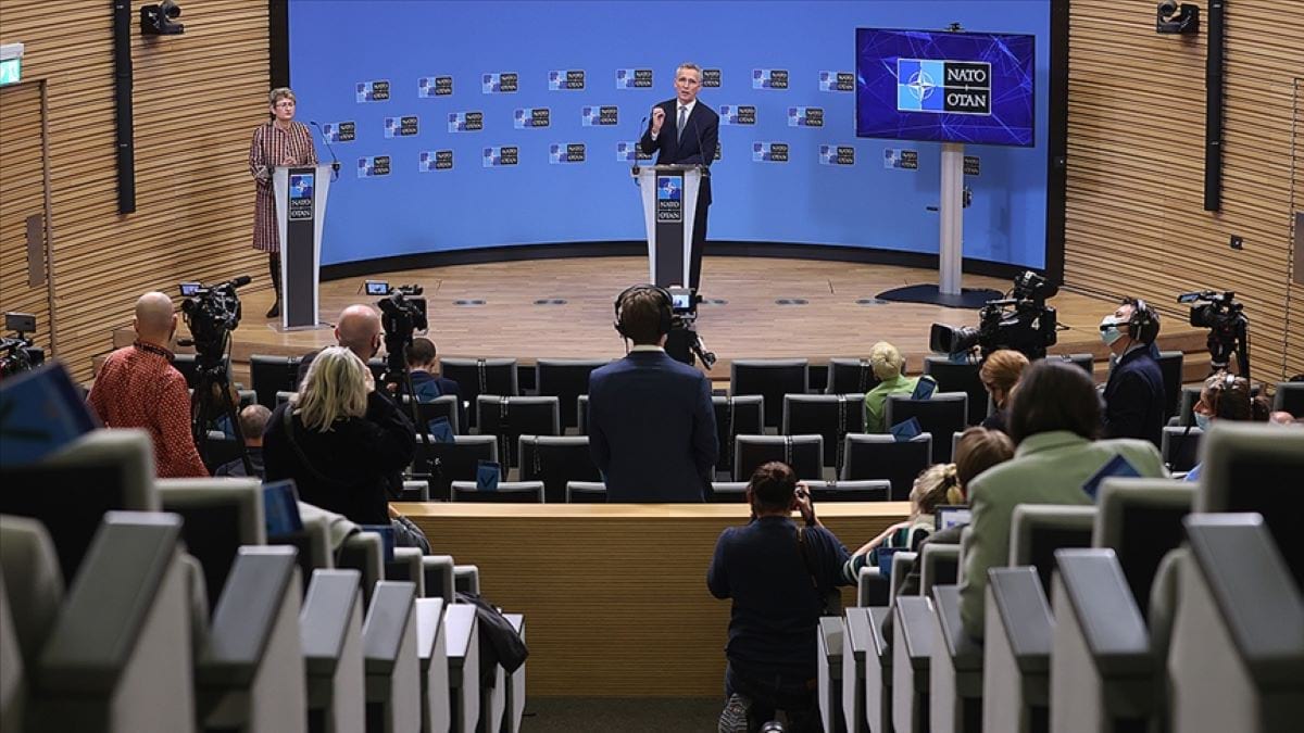 Rusya'nın bazı birliklerin döndüğü açıklaması için NATO'dan ilk yorum
