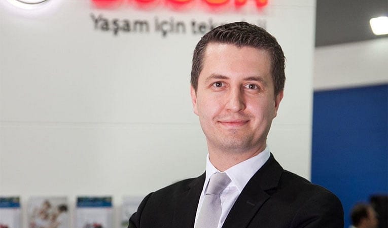 Stajyer olarak girdi,  14 ülkeden sorumlu bölge direktörü oldu