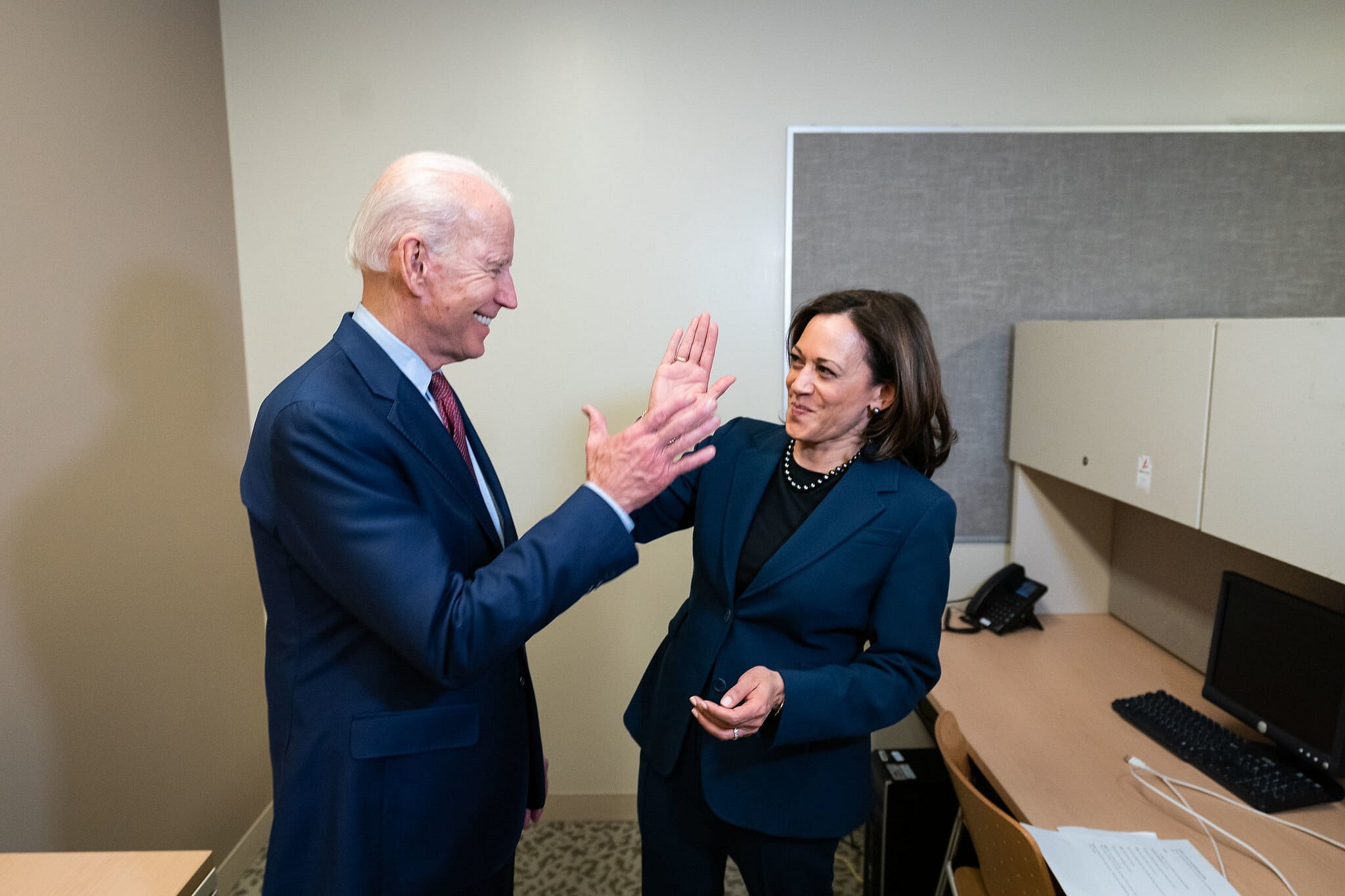 ABD Başkan adayı Biden yardımcısını seçti: Kamala Harris