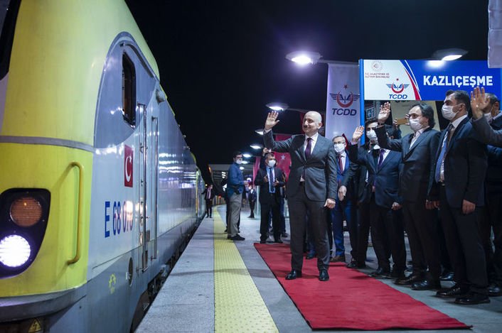 Marmaray'dan ilk yurt içi yük treni geçti