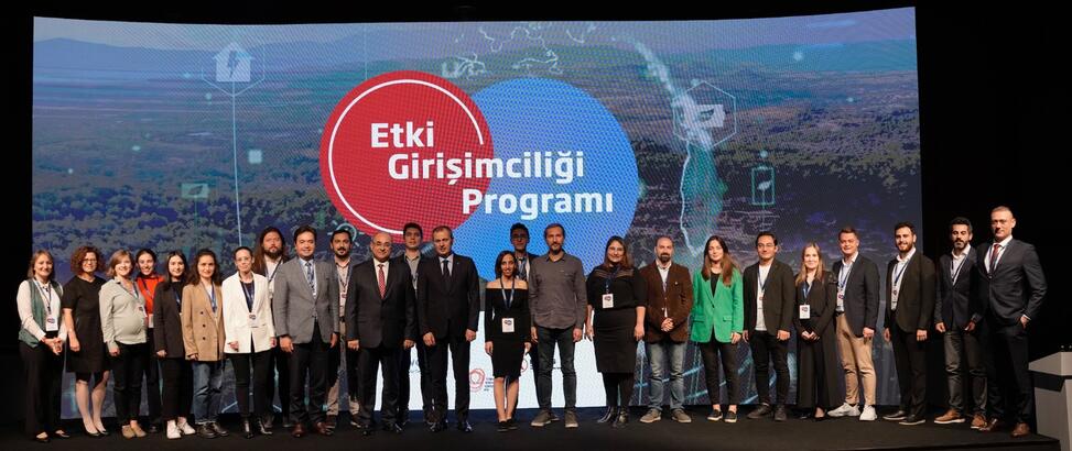 Vehbi Koç Vakfı ve Türkiye İş Bankası'nın Etki Girişimciliği Programı mezunlarını verdi