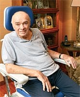 Şarık Tara