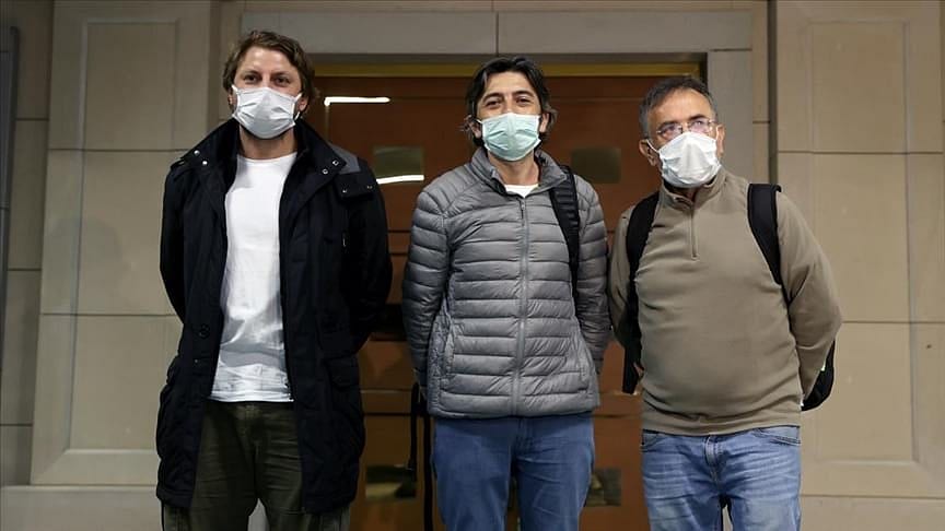 'Korku filmi gibi ateş ettiler kapılara, balyozlarla vurdular'
